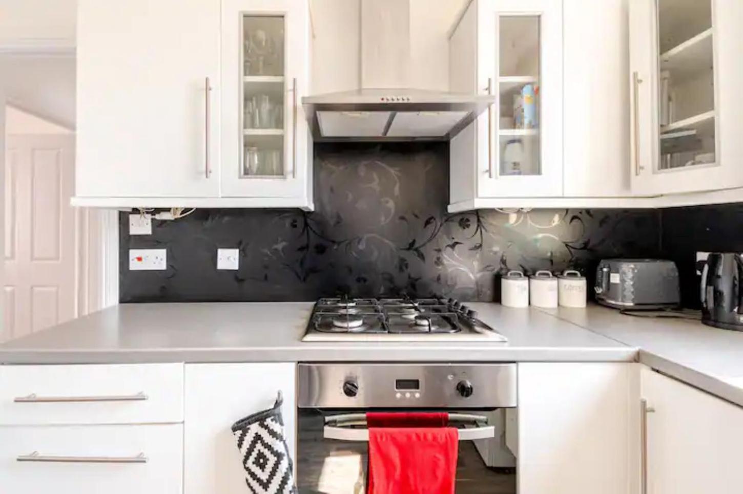 Castle View 2 Bedroom Apartment In Town Centre 哈斯丁 外观 照片